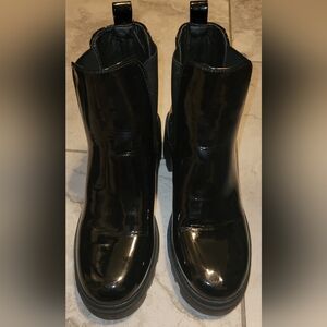 JustFab Roonie Black Faux Patent Leather Chelsea‎ Boot Sz 7